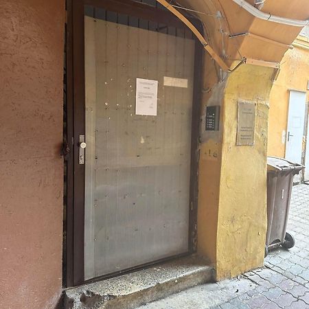 A Private Room In City Center In Bratislava Esterno foto