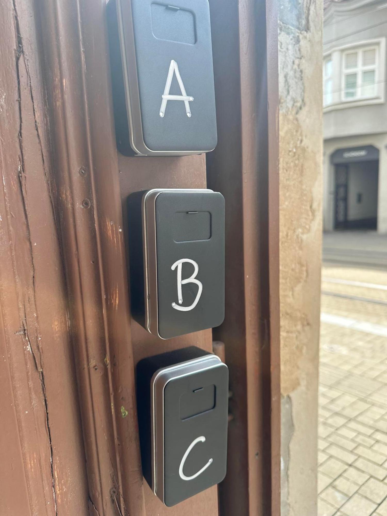 A Private Room In City Center In Bratislava Esterno foto