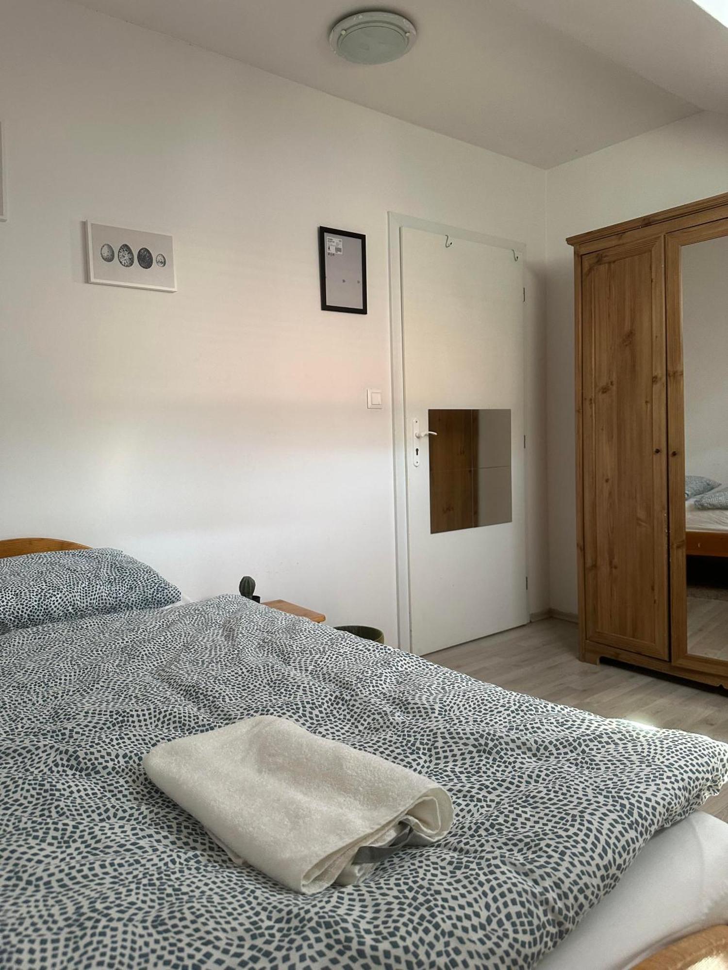 A Private Room In City Center In Bratislava Esterno foto